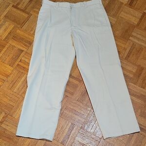 Izod Men's Flat Front Khaki Chinos Size 36